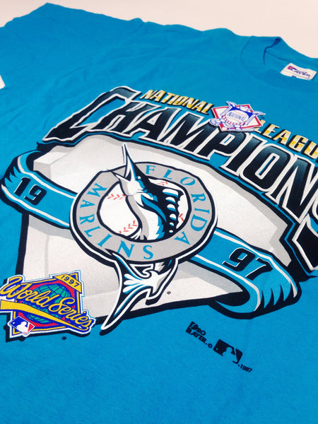 Vintage MLB (TULTEX) - Florida Marlins Vs Cleveland Indians World Champions T-Shirt 1997 X-Large